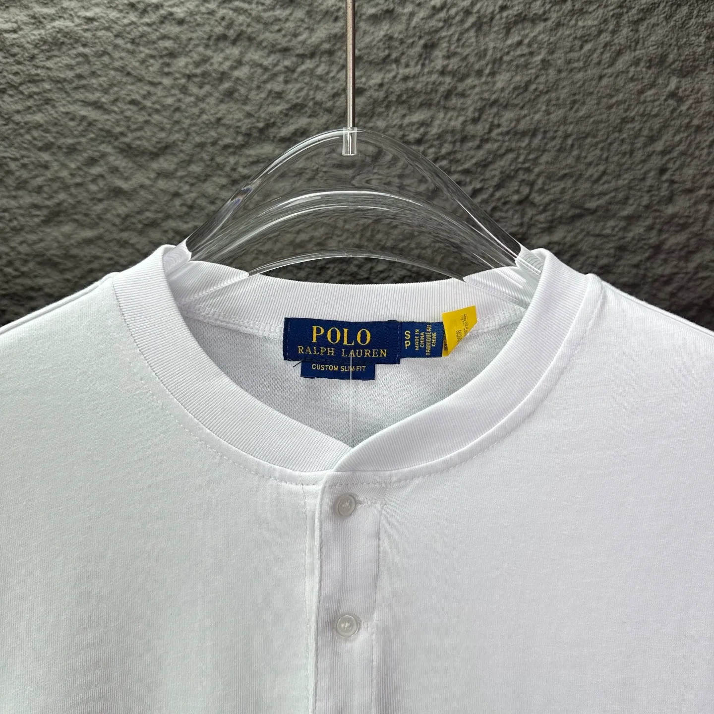 P180 Ralph Lauren 2025 new classic embroidered logo couple's style long-sleeved T-shirt 🔥High version🔥High version🔥 Original fabric Digital direct printing technology Same style as Internet celebrity star High version High quality😘😘 The fabric is made of 280g pure cotton fabric. It feels super comfortable, fashionable and individual. A long-sleeved T-shirt that is super versatile and good-looking. It is very suitable for both men and women. It is a must-have for everyone. Packaging and tags Collar label washed wheat complete 👍 Color: White Size: S-XL